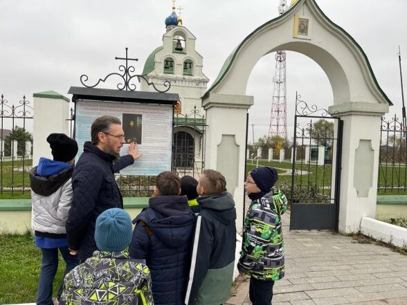 Сегодня воспитанники с отцом Алексием Виноградовым побывали в с. Богдановка Коломенского округа.