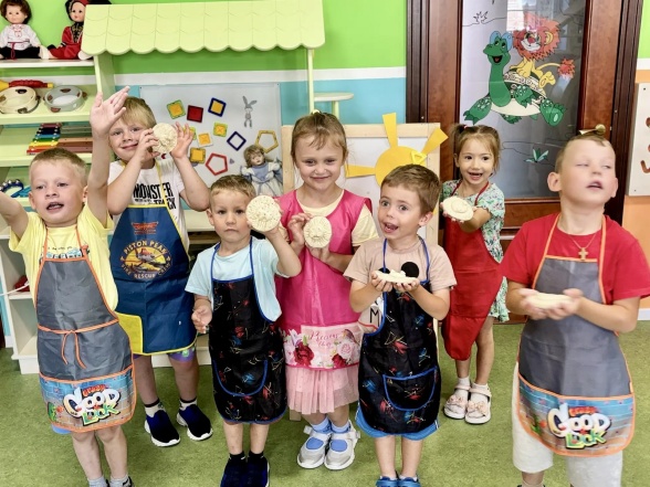 Лепка из соленого теста: "Маленькие солнышки"