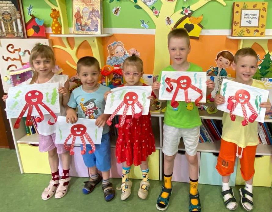 Аппликация в дошкольной группе.