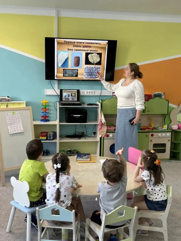 От глиняной таблички до печатного станка: наше путешествие в историю книги!