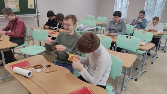 Занятия в Воскресной школе в первое воскресенье после Пасхи