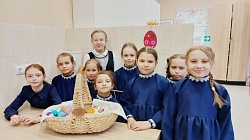 Угощения к пасхальному столу в родном Троицком храме 