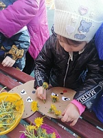 Яркие идеи для прогулки: львята из одуванчиков!