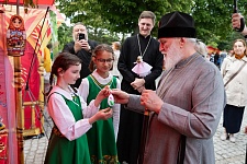 Праздник Святой Троицы: День радости и добрых дел!