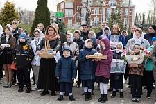 Угощения к пасхальному столу в родном Троицком храме 