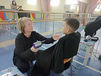 Любимые парикмахеры снова наводят нам красоту!