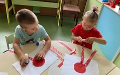 Аппликация в дошкольной группе.