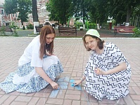 конкурс рисунков на асфальте "Лето-это маленькая жизнь"