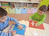 Ребята-малыши говорили о самолётах, их видах и назначении.