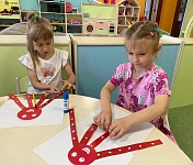 Аппликация в дошкольной группе.