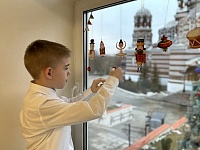 Наши маленькие помощники превратили дом в зимнюю сказку!