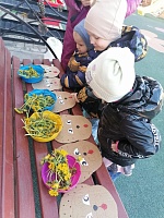 Яркие идеи для прогулки: львята из одуванчиков!