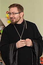 Беседа младших ребят с отцом Александром
