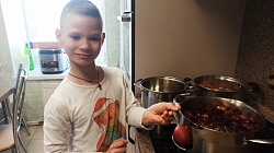 Угощения к пасхальному столу в родном Троицком храме 