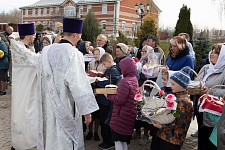 Угощения к пасхальному столу в родном Троицком храме 