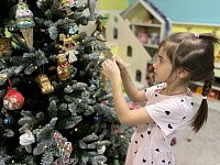 Наши маленькие помощники превратили дом в зимнюю сказку!