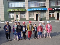 Малыши посетили строительный рынок, несколько его павильонов