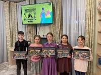 Наши воспитанницы накануне театре «Глас» 