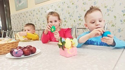 Угощения к пасхальному столу в родном Троицком храме 